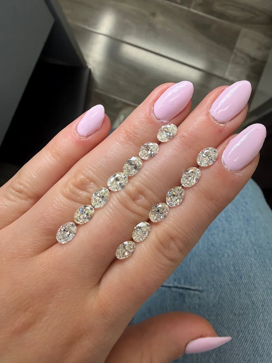 Loose oval diamonds